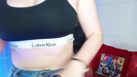 Lizz  online Monday to Saturday from 9pm to 5am Colombia time online show from December 2024 07:55:01 PM
