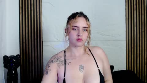 Lizz  online Monday to Saturday from 9pm to 5am Colombia time online show from January 2025 05:27:01 AM
