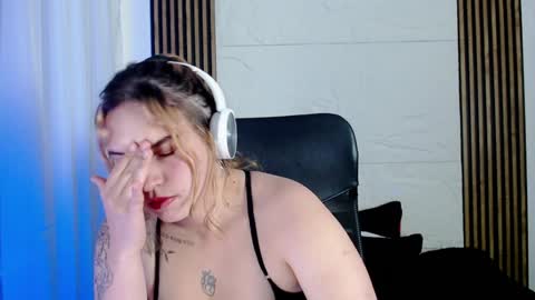 Lizz  online Monday to Saturday from 9pm to 5am Colombia time online show from January 2025 08:27:02 AM