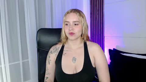 Lizz  online Monday to Saturday from 9pm to 5am Colombia time online show from January 2025 03:02:02 AM