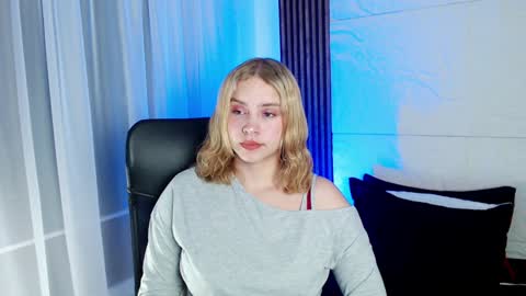 Lizz  online Monday to Saturday from 9pm to 5am Colombia time online show from January 2025 03:17:02 AM