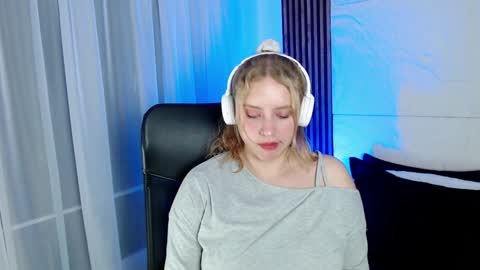 Lizz  online Monday to Saturday from 9pm to 5am Colombia time online show from January 2025 06:28:02 AM