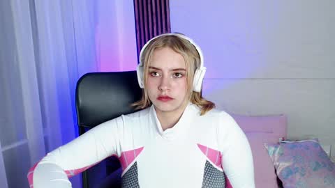 Lizz  online Monday to Saturday from 9pm to 5am Colombia time online show from January 2025 06:24:01 AM