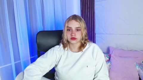 Lizz  online Monday to Saturday from 9pm to 5am Colombia time online show from January 2025 02:30:01 AM