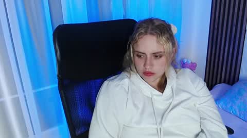 Lizz  online Monday to Saturday from 9pm to 5am Colombia time online show from January 2025 09:35:01 AM