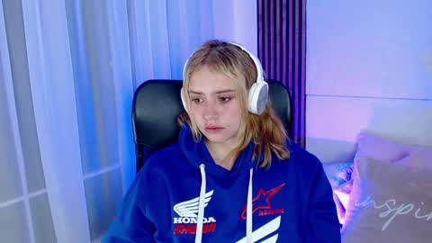Lizz  online Monday to Saturday from 9pm to 5am Colombia time online show from January 2025 09:46:01 AM