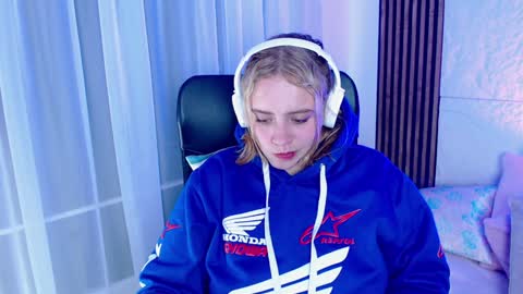 Lizz  online Monday to Saturday from 9pm to 5am Colombia time online show from January 2025 07:22:01 AM