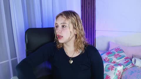 Lizz  online Monday to Saturday from 9pm to 5am Colombia time online show from January 2025 03:30:01 AM