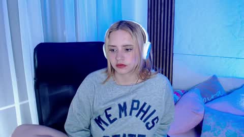 Lizz  online Monday to Saturday from 9pm to 5am Colombia time online show from January 2025 09:15:01 AM