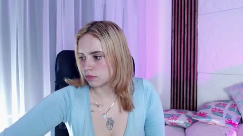 Lizz  online Monday to Saturday from 9pm to 5am Colombia time online show from February 2025 12:16:01 PM
