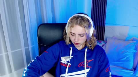 Lizz  online Monday to Saturday from 9pm to 5am Colombia time online show from February 2025 10:04:01 AM