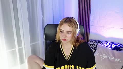 Lizz  online Monday to Saturday from 9pm to 5am Colombia time online show from February 2025 05:26:02 AM