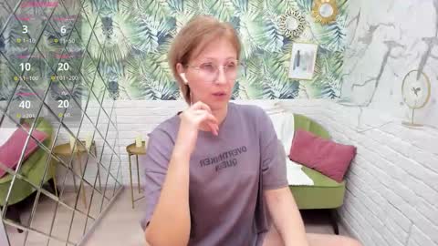 Snapshot of paris_cherry chatting on December 2025 07:44:01 PM Paris online show from December 2025 07:44:01 PM