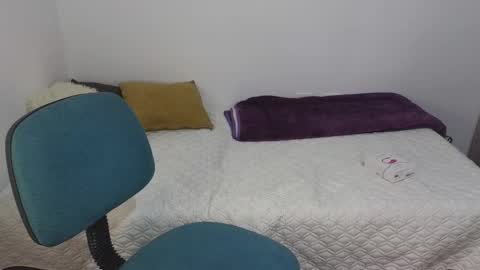 Snapshot of pau_cute19 chatting on December 2025 08:02:02 PM pau cute online show from December 2025 08:02:02 PM