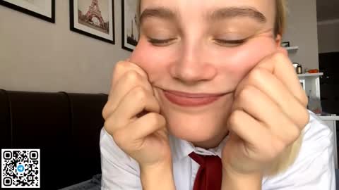 Snapshot of paztumminello chatting on October 2025 12:28:02 PM Lola online show from October 2025 12:28:02 PM