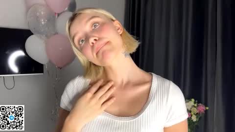 Snapshot of paztumminello chatting on November 2025 03:22:02 PM Lola online show from November 2025 03:22:02 PM