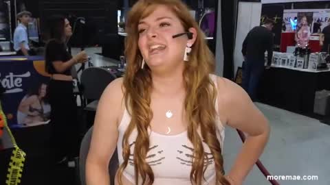 Snapshot of peaceofmae chatting on October 2025 05:30:02 PM online show from October 2025 05:30:02 PM