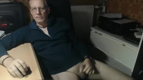 Snapshot of pemue65 chatting on December 2025 06:33:02 AM Pemue65 online show from December 2025 06:33:02 AM