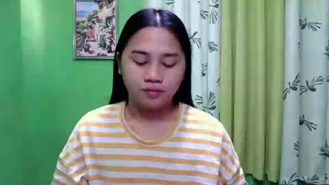 Snapshot of petite_trish chatting on December 2024 11:46:02 PM trish online show from December 2024 11:46:02 PM