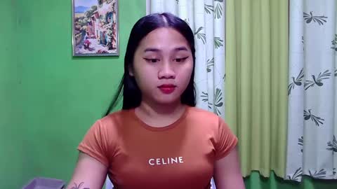 Snapshot of petite_trish chatting on December 2024 10:57:01 AM trish online show from December 2024 10:57:01 AM