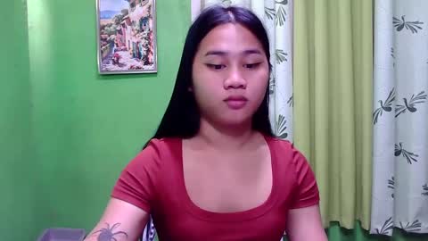 Snapshot of petite_trish chatting on December 2024 11:57:01 PM trish online show from December 2024 11:57:01 PM