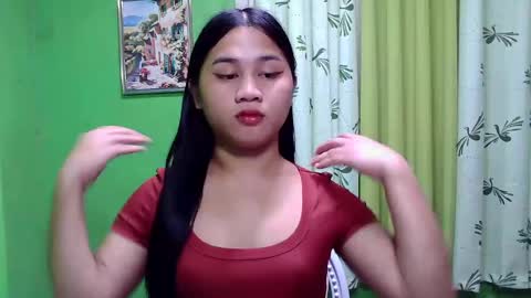 Snapshot of petite_trish chatting on December 2024 10:34:02 AM trish online show from December 2024 10:34:02 AM