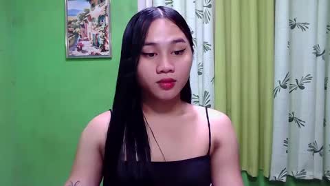 Snapshot of petite_trish chatting on December 2024 08:51:02 AM trish online show from December 2024 08:51:02 AM