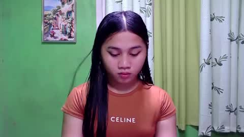 Snapshot of petite_trish chatting on December 2024 10:00:02 AM trish online show from December 2024 10:00:02 AM