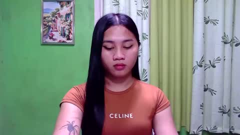 Snapshot of petite_trish chatting on December 2024 01:02:02 PM trish online show from December 2024 01:02:02 PM
