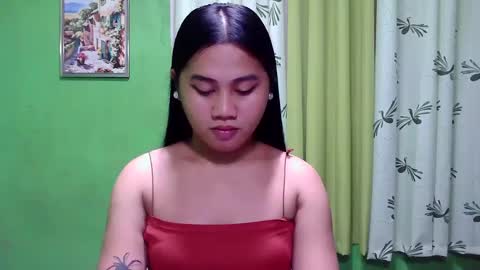 Snapshot of petite_trish chatting on January 2025 05:11:01 AM trish online show from January 2025 05:11:01 AM