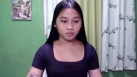 Snapshot of petite_trish chatting on January 2025 11:18:01 PM trish online show from January 2025 11:18:01 PM
