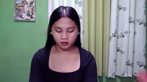 Snapshot of petite_trish chatting on January 2025 06:42:01 AM trish online show from January 2025 06:42:01 AM