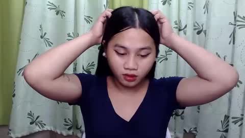Snapshot of petite_trish chatting on January 2025 05:49:01 AM trish online show from January 2025 05:49:01 AM