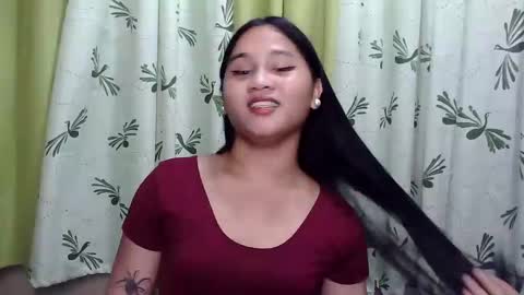 Snapshot of petite_trish chatting on January 2025 12:07:02 PM trish online show from January 2025 12:07:02 PM