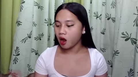 Snapshot of petite_trish chatting on January 2025 05:05:02 AM trish online show from January 2025 05:05:02 AM
