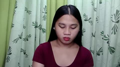 Snapshot of petite_trish chatting on January 2025 05:21:01 AM trish online show from January 2025 05:21:01 AM