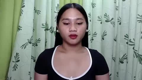 Snapshot of petite_trish chatting on January 2025 08:55:01 AM trish online show from January 2025 08:55:01 AM