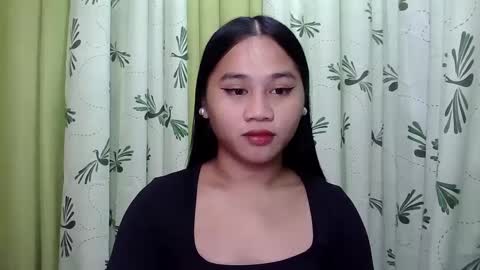 Snapshot of petite_trish chatting on January 2025 11:23:01 PM trish online show from January 2025 11:23:01 PM