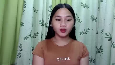 Snapshot of petite_trish chatting on January 2025 12:47:02 PM trish online show from January 2025 12:47:02 PM
