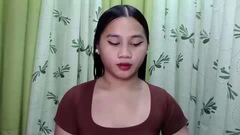 Snapshot of petite_trish chatting on January 2025 02:35:01 AM trish online show from January 2025 02:35:01 AM