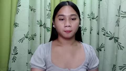 Snapshot of petite_trish chatting on January 2025 05:36:02 AM trish online show from January 2025 05:36:02 AM