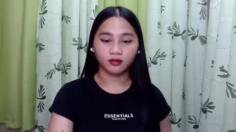 Snapshot of petite_trish chatting on January 2025 02:21:02 AM trish online show from January 2025 02:21:02 AM
