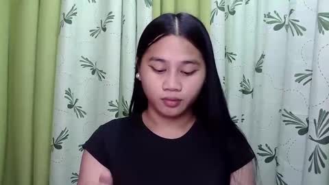 Snapshot of petite_trish chatting on January 2025 06:03:01 AM trish online show from January 2025 06:03:01 AM