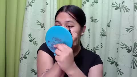 Snapshot of petite_trish chatting on January 2025 09:47:01 AM trish online show from January 2025 09:47:01 AM