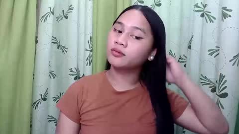 Snapshot of petite_trish chatting on January 2025 01:54:01 AM trish online show from January 2025 01:54:01 AM