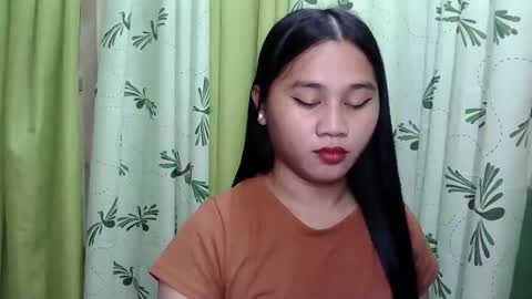 Snapshot of petite_trish chatting on January 2025 04:58:01 AM trish online show from January 2025 04:58:01 AM