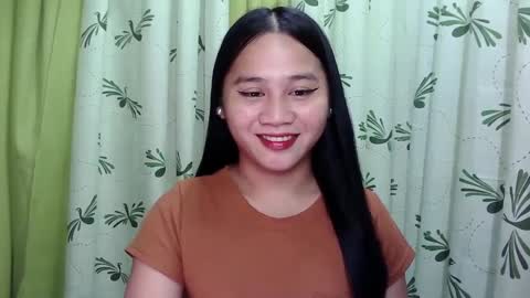 Snapshot of petite_trish chatting on January 2025 09:59:01 AM trish online show from January 2025 09:59:01 AM