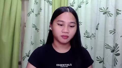 Snapshot of petite_trish chatting on January 2025 11:35:01 PM trish online show from January 2025 11:35:01 PM