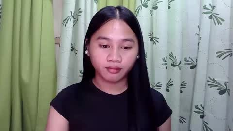Snapshot of petite_trish chatting on February 2025 10:00:01 AM trish online show from February 2025 10:00:01 AM