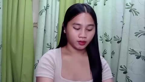 Snapshot of petite_trish chatting on February 2025 01:16:02 PM trish online show from February 2025 01:16:02 PM